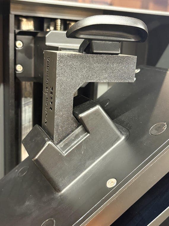 Saturn 4 Ultra + 16K Compatible Drip Mount – Resin Build Plate Holder | Mess-Free Printing